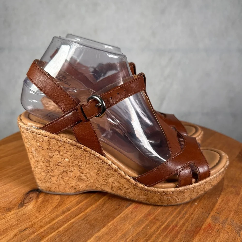 b.o.c. Wedge Sandals Women 8 Brown Good T-Strap Cork Platform C61941